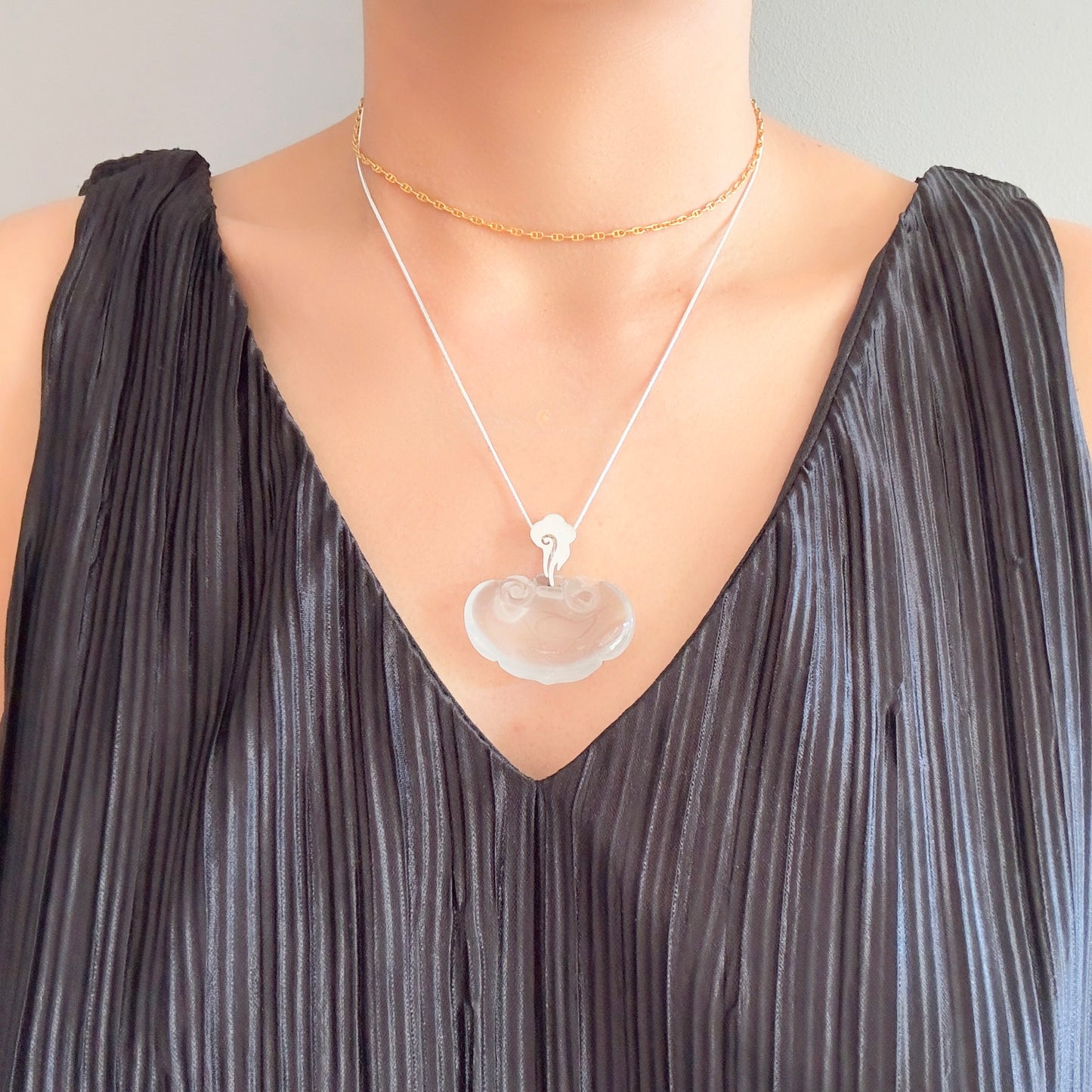 Calming Pendant with Icy Agate Cloud Somersault Carving