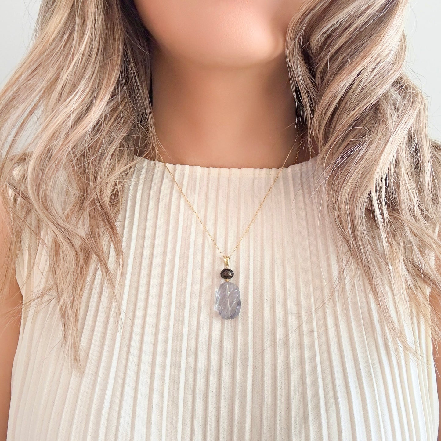 Cleansing pendant with Fluorite and freshwater pearl